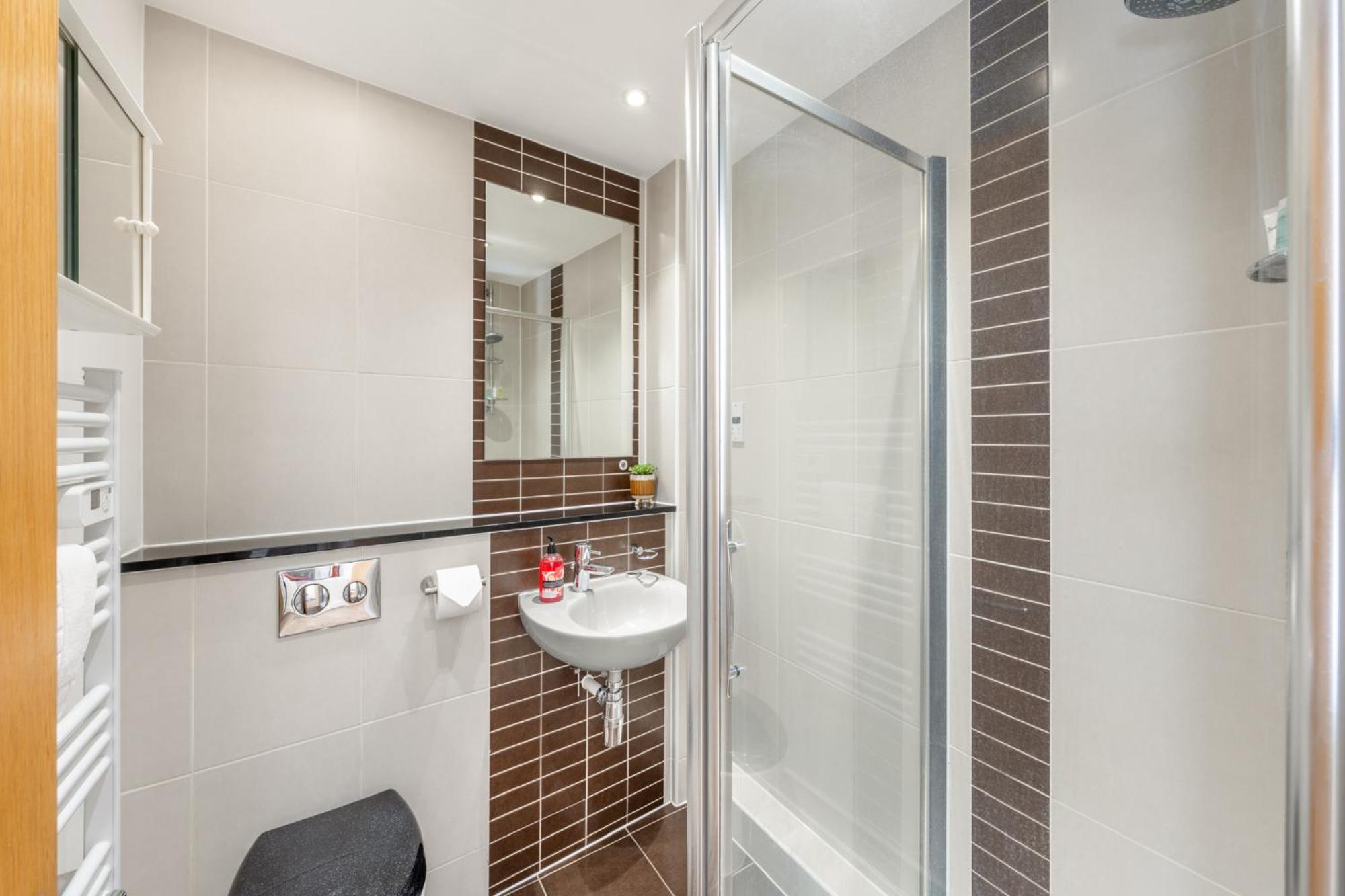 Stunning 2 Bed Flat With Balcony Londres
