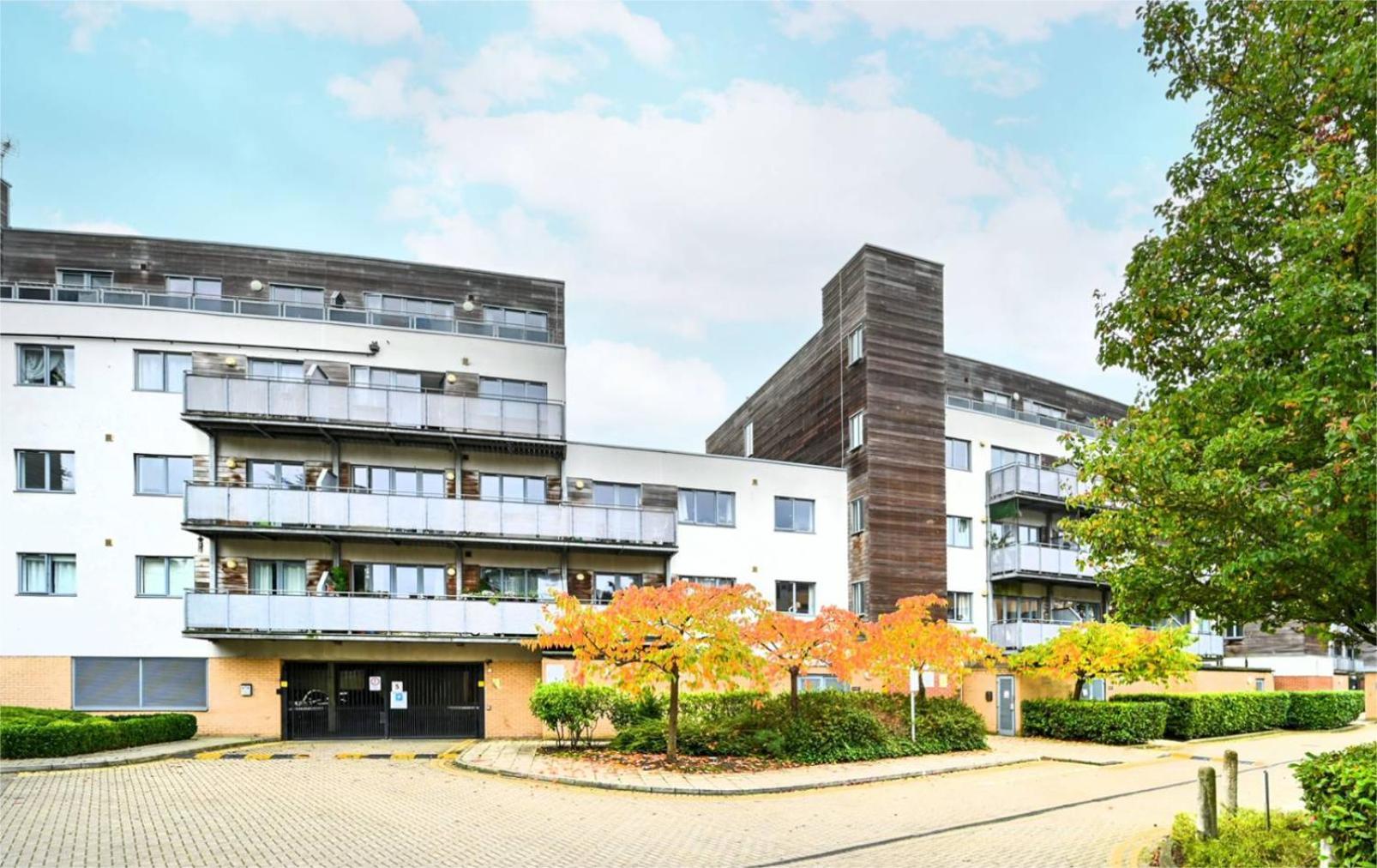 Appartement Stunning 2 Bed Flat With Balcony